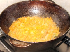 Sofrito de cebolla y zanahoria