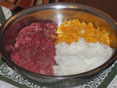 Relleno de carne, arroz y verduras