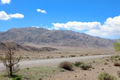Montañas cerca del embalse