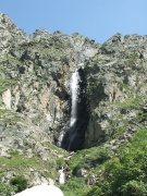 Vista general de la cascada Ak-Sai