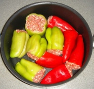 Rellenando los pimientos