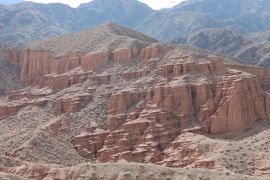 Cañones de Kok-Moynok en el desfiladero de Boom