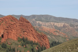 Vista de los montes y rocas del valle del desfiladero