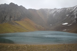 Lago a una altitud de unos 3800 metros