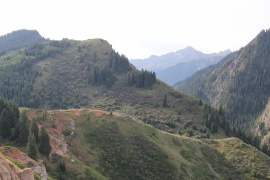 Comienzo del valle del desfiladero Yety-Oguz