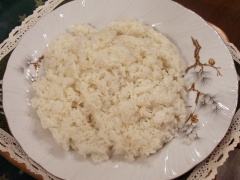 Arroz hervido hasta quedar a medio cocer