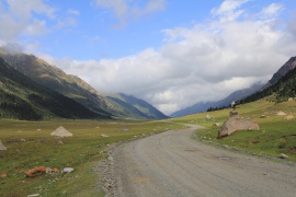 Valle del desfiladero de Turgen-Aksu
